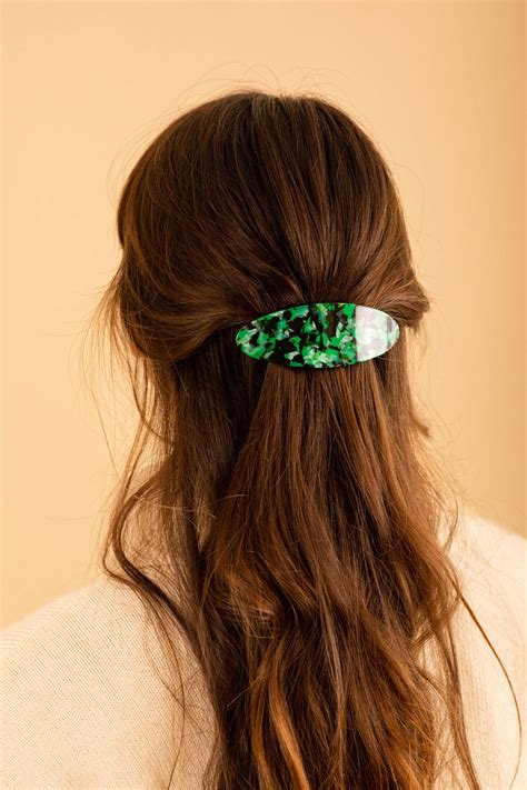 how to use barrettes.